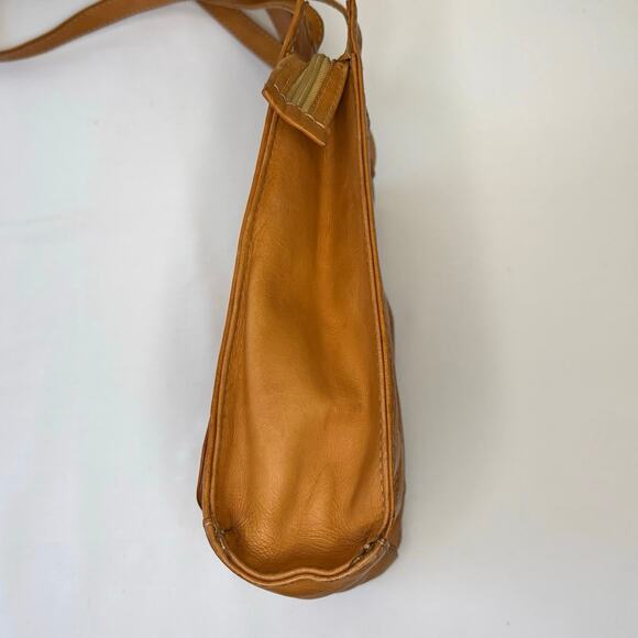 Vintage Hand-Tooled Leather Shoulder Messenger Bag | Butterscotch Brown 1970s - Picture 8 of 14
